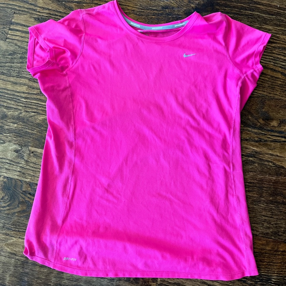 nike pink workout top!